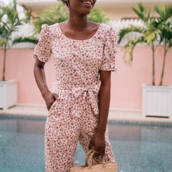 New Gal Meets Glam Floral print Jumpsuit Puff Sleeve Tie Belt Size 2 - Picture 6 of 15